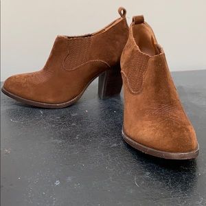 Size 7 : Never Worn Frye ankle boots